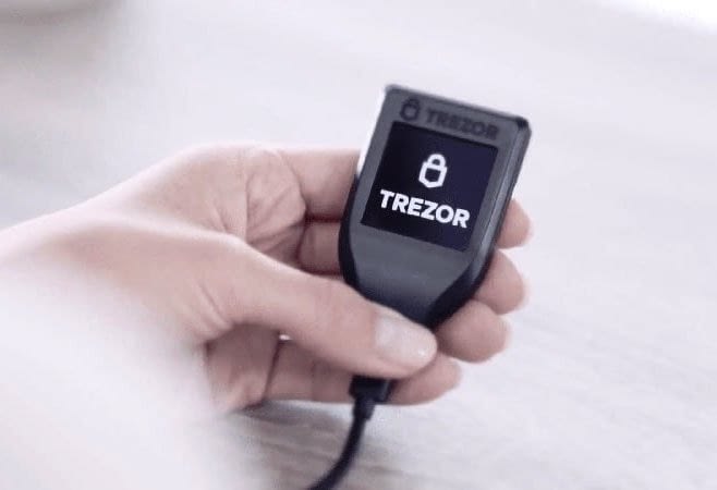 کیف پول سخت افزاری Trezor T Bitcoin